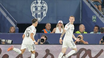 Con gol de Mastantuono, Real