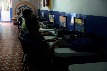 Dada la desatención educativa y