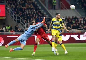 El arquero del Parma golpeó