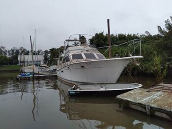 La embarcación a subastar con