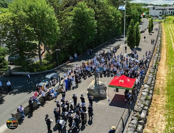 En Foxford, la bandera argentina permanece flameando durante todo el año junto al busto del almirante Guillermo Brown, símbolo del vínculo entre Irlanda y la Argentina