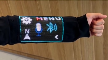 Crean una pantalla táctil integrada en la ropa: puede reproducir videos y resistir hasta 50 lavados