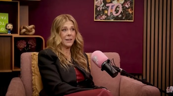 Rita Wilson detalló que la primera esposa de su padre murió tras dar a luz y el niño falleció cuatro meses después. (Captura de video)