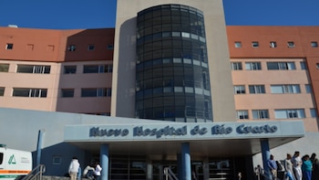 Un joven de 19 años permanece internado tras ser apuñalado por el padrastro de su novia en Córdoba