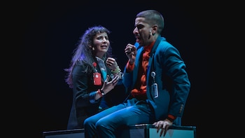 La obra, que cuenta también con la actuación de Biassini Segura, utiliza un lenguaje directo, empático y cargado de humor para interpelar a la audiencia.