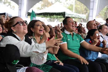 Brugada afirmó que por el Zócalo han pasado más de medio millón de personas. Añadió que, tan solo un día antes, 130 mil personas vieron los partidos en los Festivales Futboleros (CDMX)