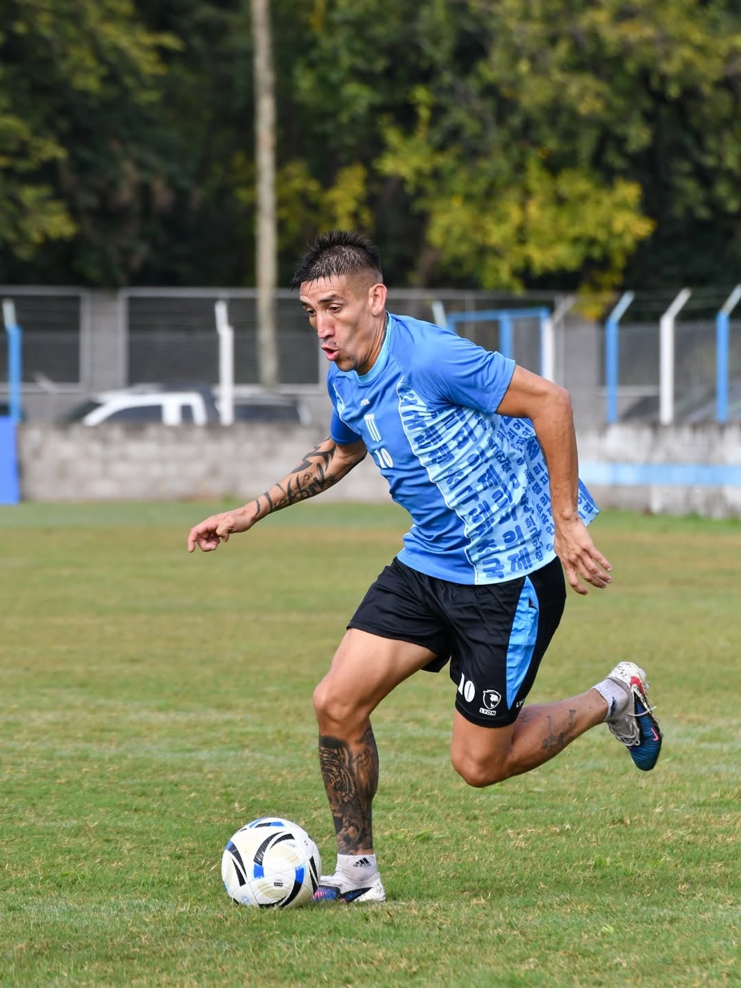 Ricky Centurión, durante el entrenamiento en Racing de Córdoba