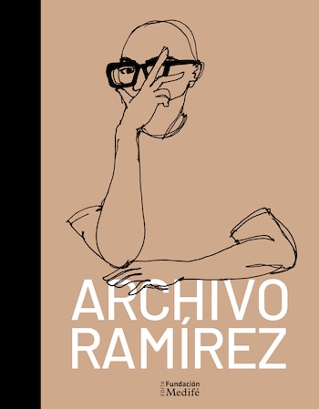 Póster con fondo beige y una ilustración de línea negra de una cabeza con gafas y manos, junto al texto blanco "ARCHIVO RAMÍREZ" y "Fundación Medifé"