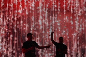 Los entusiastas de Bitcoin posan