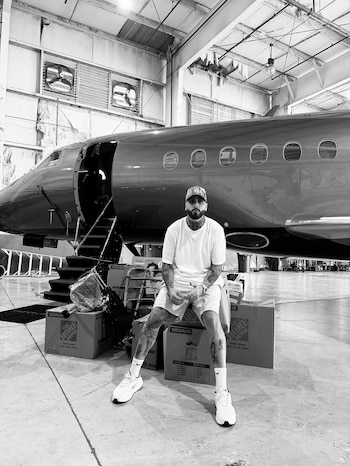 “Hoy no se trata de música, de escenarios ni de aplausos. Hoy se trata de algo mucho más grande, de tender una mano a quienes más lo necesitan”, expresó Nicky Jam sobre su iniciativa - crédito @nickyjam/ Instagram