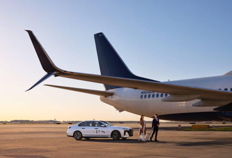 La nueva terminal cuenta con cinco suites privadas, spa, dos salones con menú gourmet, patios exteriores y áreas para el cuidado infantil y de mascotas. Foto: Rserves PS