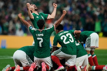 El tricolor venció a Ecuador y avanzó a octavos de final. (AP Foto/Ricardo Mazalan)