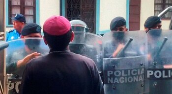 Doce sacerdotes nicaragüenses mantiene en