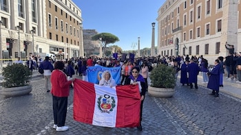 Procesión del Señor de los Milagros llegó a el Vaticano y fue saludada por el papa León XIV