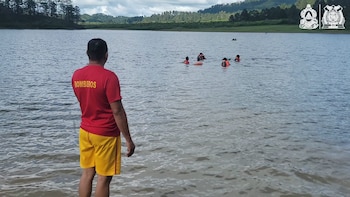 El hondureño Ericson Sevilla residía en la colonia El Arenal, en Danlí, y perdió la vida por sumersión mientras intentaba realizar un rescate. (Foto: Cuerpo de Bomberos)