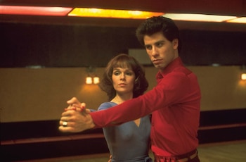 Karen Lynn Gorney y John