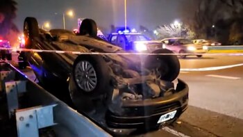 Persecución, choque y vuelco en Gral Paz