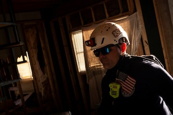 Solo el 20 % de los candidatos logra completar el entrenamiento de rescatistas de combate de Estados Unidos (Reuters)