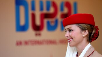 Emirates busca sumar 3.500 empleados