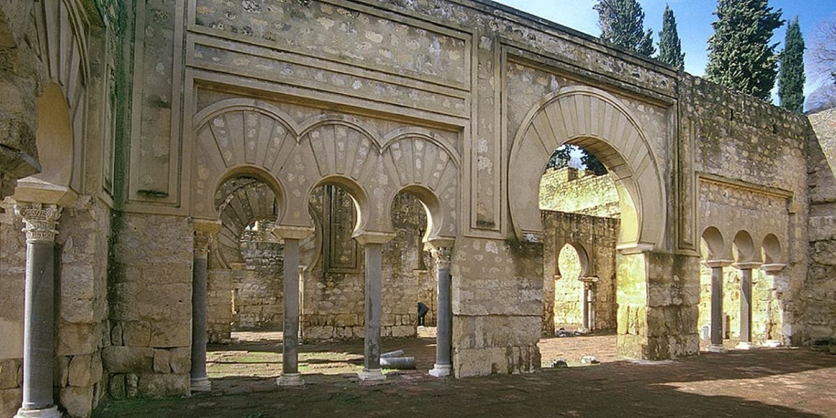 120 hectáreas, una ciudad perdida y un hallazgo sin precedentes: la ciencia desentierra a Madinat al Zāhira y revela un misterio de mil años
