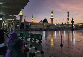07/07/2023 July 7, 2023, Medina, Medina, Saudi Arabia: Muslims visit Al-Masjid an-Nabawi after completing the hajj pilgrimage, in Medina, Saudi Arabia on July 8, 2023
POLITICA
Ashraf Amra / Zuma Press / Europa Press