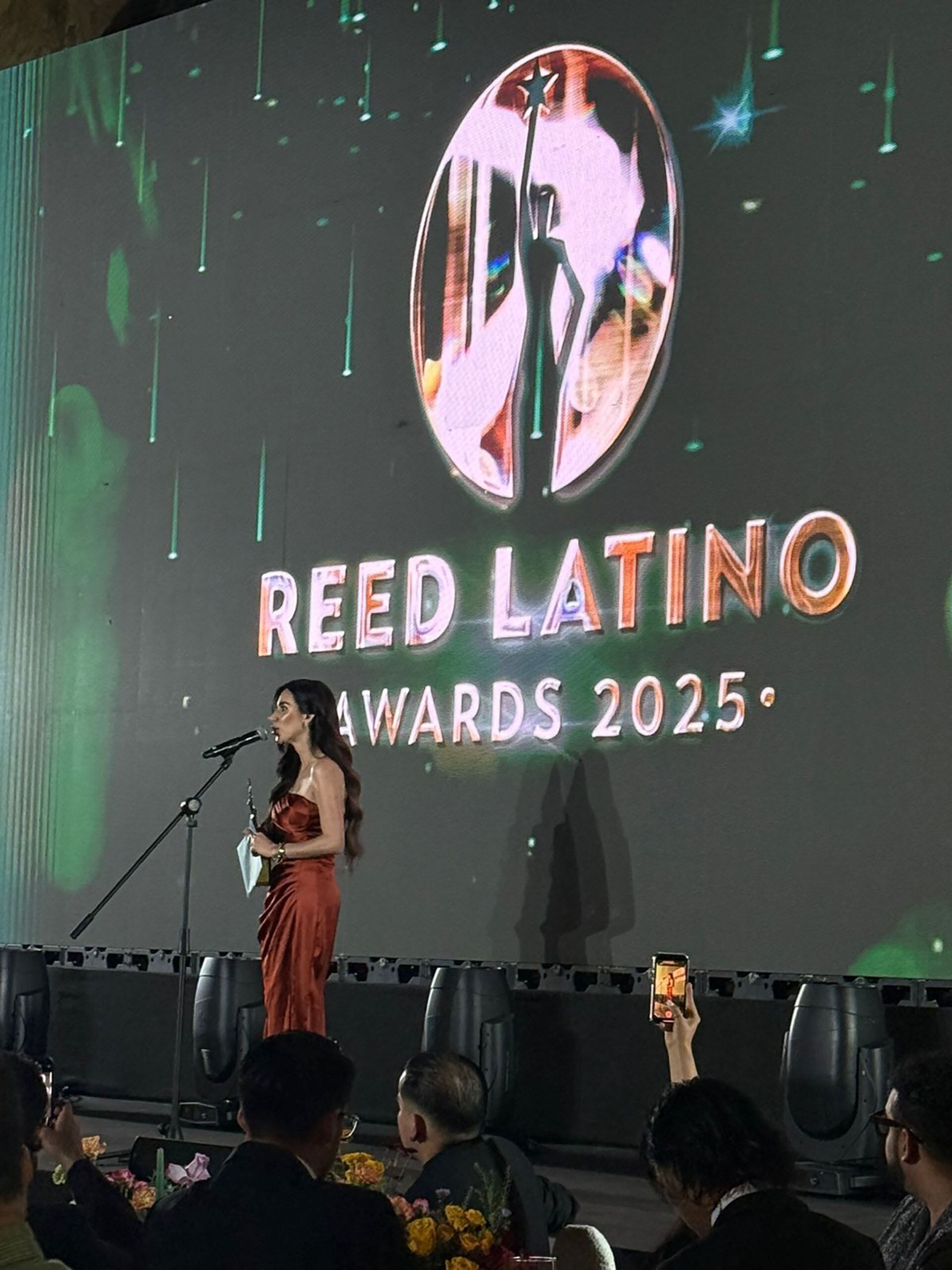 La consultora Gabriela Avendaño, durante la premiación.