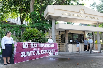 Por este crimen únicamente está encarcelado el coronel Guillermo Benavides, condenado a 30 años de prisión en 1991 por trasladar la orden de asesinar a los jesuitas al grupo que irrumpió en la UCA y a quien la Justicia le ha negado el indulto y conmutación de la pena. EFE/Roberto Escobar/Archivo