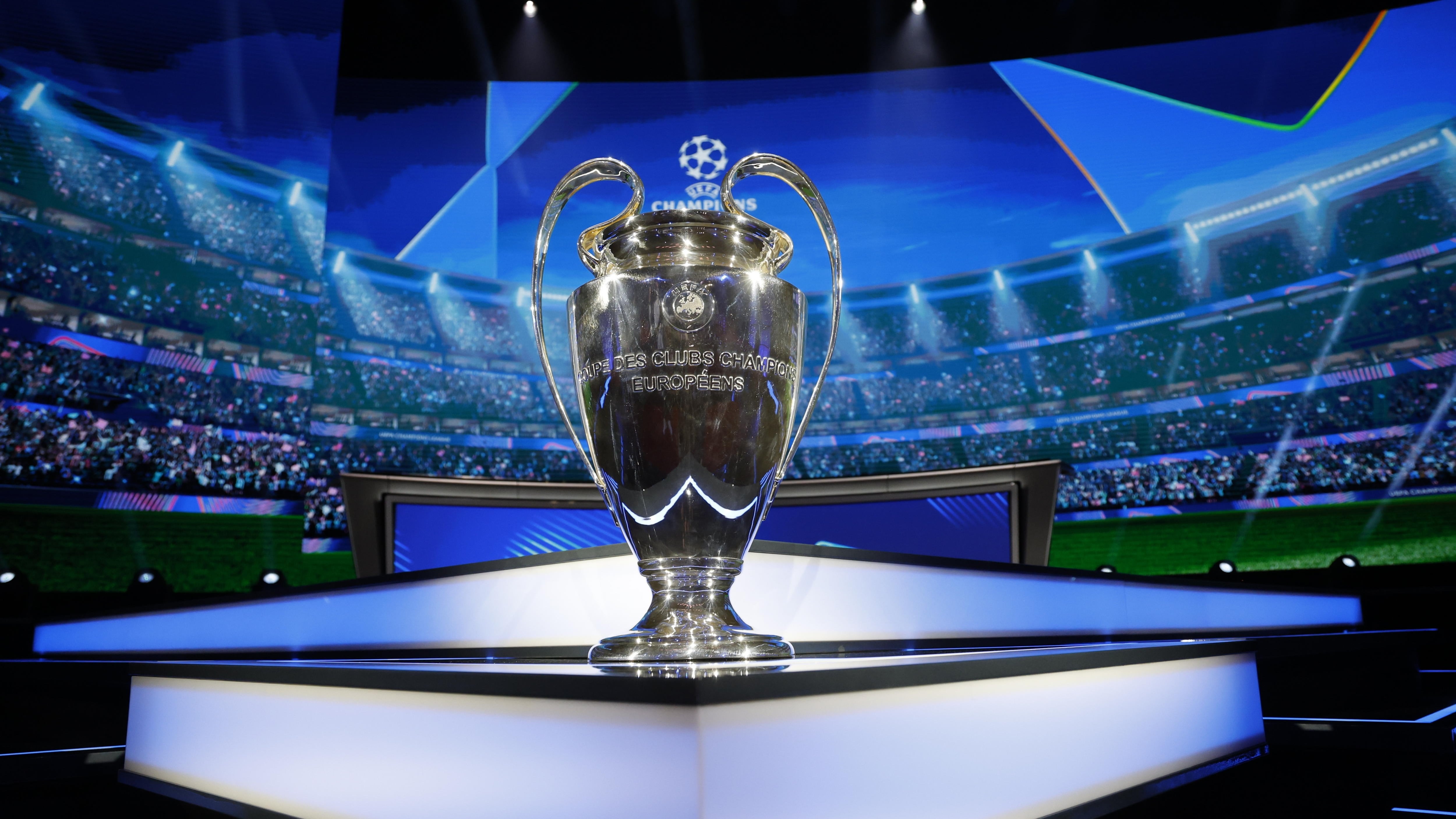 El trofeo de la Liga de Campeones (EFE/EPA/SEBASTIEN NOGIER)