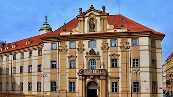 Universidad Carolina, la joya medieval que sigue latiendo desde el siglo XIV