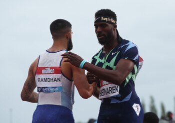 Athletics - Diamond League - Gateshead - Gateshead International Stadium, Gateshead, Britain - May 23, 2021 Kenny Bednarek of the U.S. shakes hands with Great Britain's Tommy Ramdhan after winning the men's 200m final REUTERS/Lee Smith