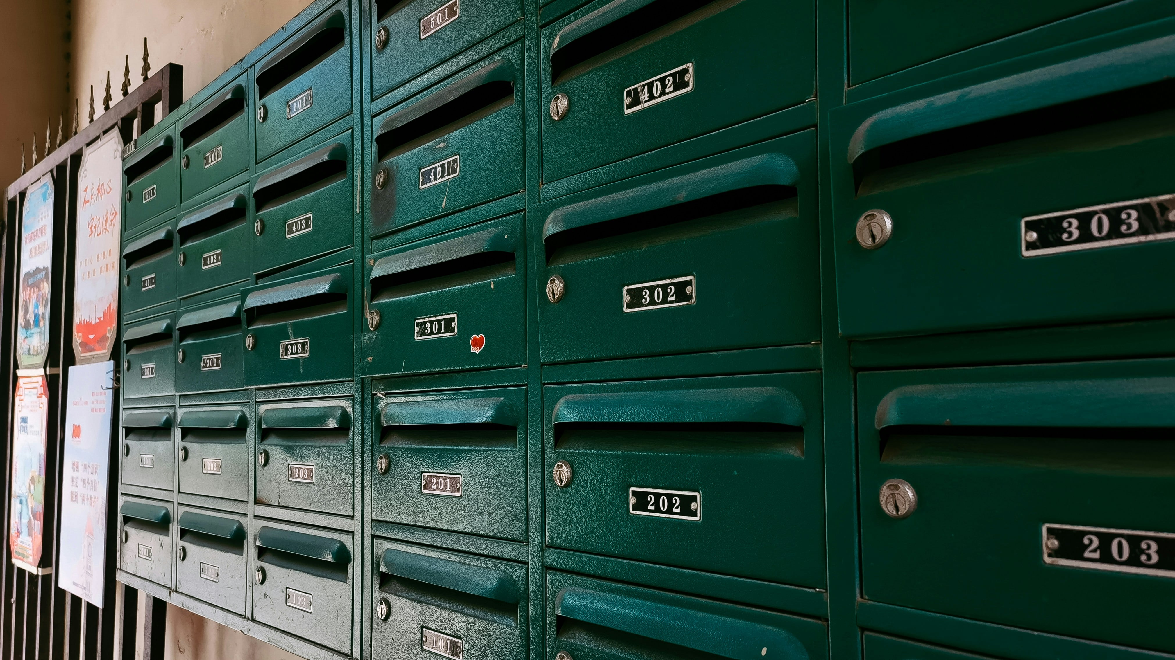 Buzones en una comunidad de vecinos. (Unsplash)