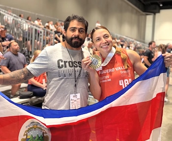 La preparación de Andrea Agüero combina entrenamiento de CrossFit, fortalecimiento físico, recuperación, terapia y nutrición. Su esposo ha sido su apoyo en el camino. Crédito: Redes sociales Andrea Agüero
