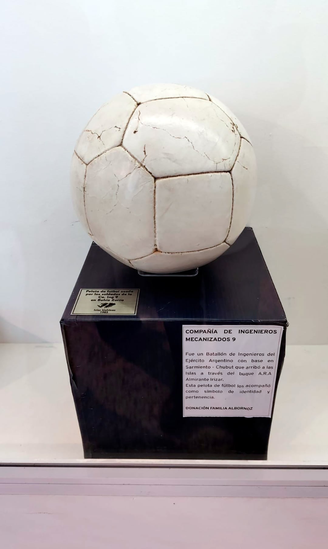 La protagonista de esta historia, la pelota que viajó de Bell Ville a Chubut, de ahí a Malvinas y regresó al continente