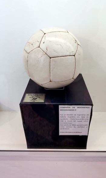 La protagonista de esta historia, la pelota que viajó de Bell Ville a Chubut, de ahí a Malvinas y regresó al continente