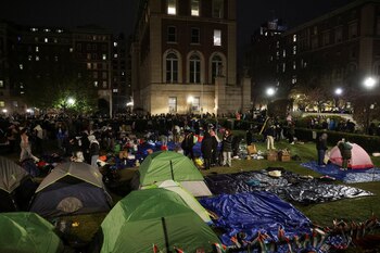 Estudiantes de la Universidad de Columbia (New York) acampan para demostrar su apoyo a Palestina y exhibir sus consignas antisemitas