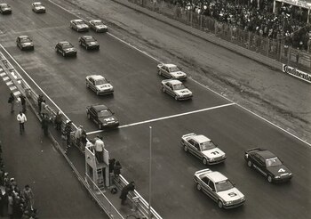 Largada: Prost (5) ya es