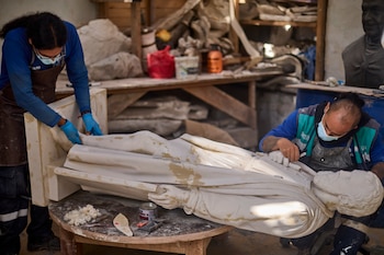 El inmueble llegó a tener 18 esculturas de mármol de Carrara en su fachada. Tras su venta a distintos compradores, las piezas terminaron en museos y colecciones privadas. Difusión