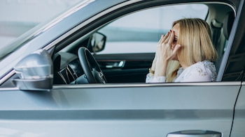 Compró un 0 km, lo tuvo que reparar nueve veces y casi se mata en la autopista: la condena millonaria a la automotriz y a la concesionaria