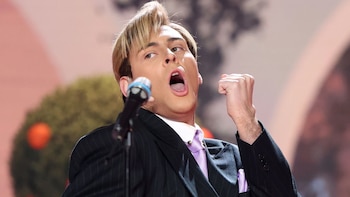 Quién es J Kbello, el protagonista de la actuación viral de Locomía en ‘Tu cara me suena’: casi representa a España en Eurovisión y fue padre a los 19 años