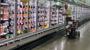 La confianza del consumidor volvió a caer en agosto por el deterioro de la situación personal