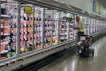La confianza del consumidor en Florida cayó por cuarto mes consecutivo en junio y tocó su nivel más bajo en dos años, con 71,1 puntos (AP foto/Nam Y. Huh)