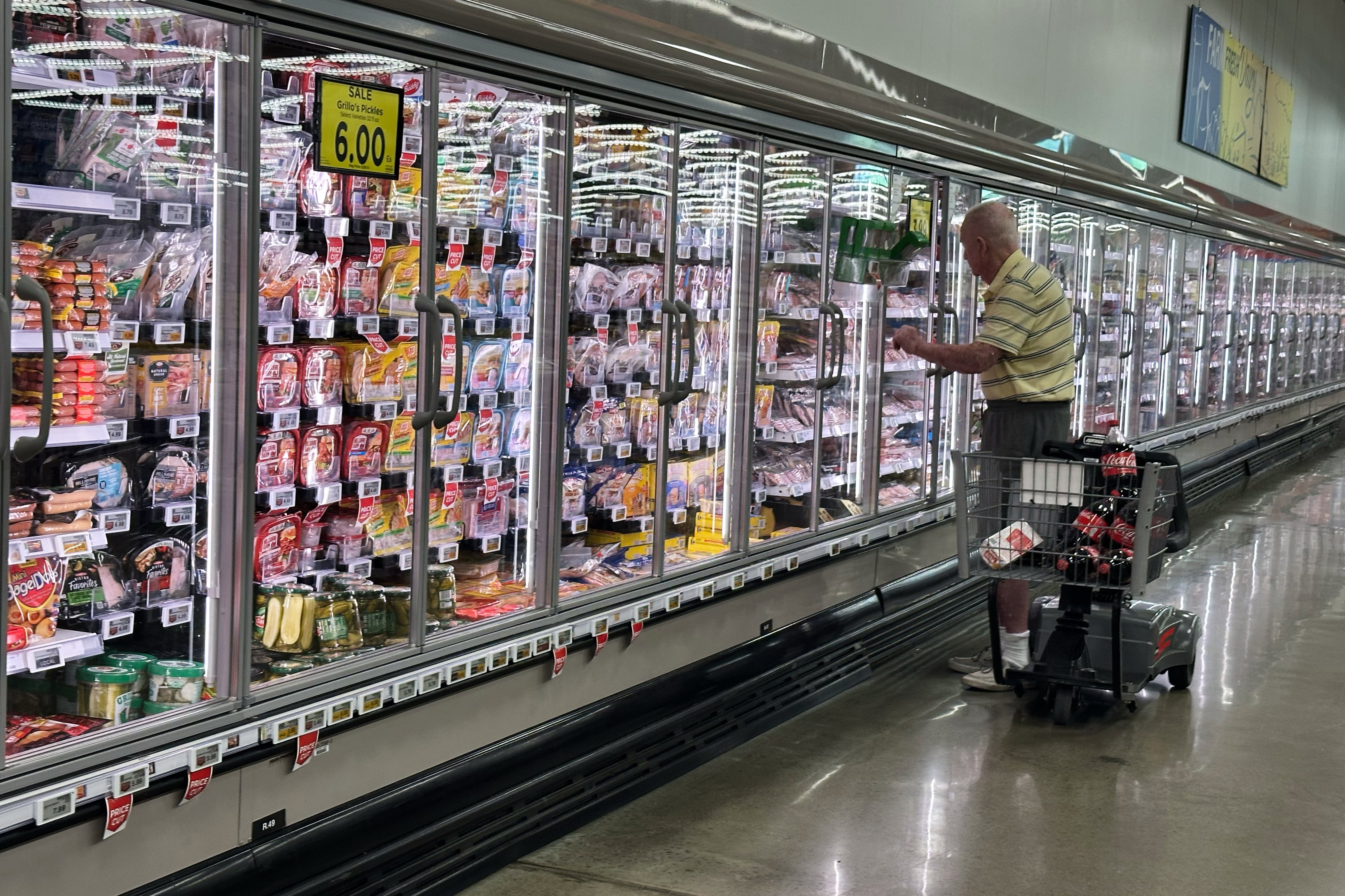 La confianza del consumidor en Florida cayó por cuarto mes consecutivo en junio y tocó su nivel más bajo en dos años, con 71,1 puntos (AP foto/Nam Y. Huh)