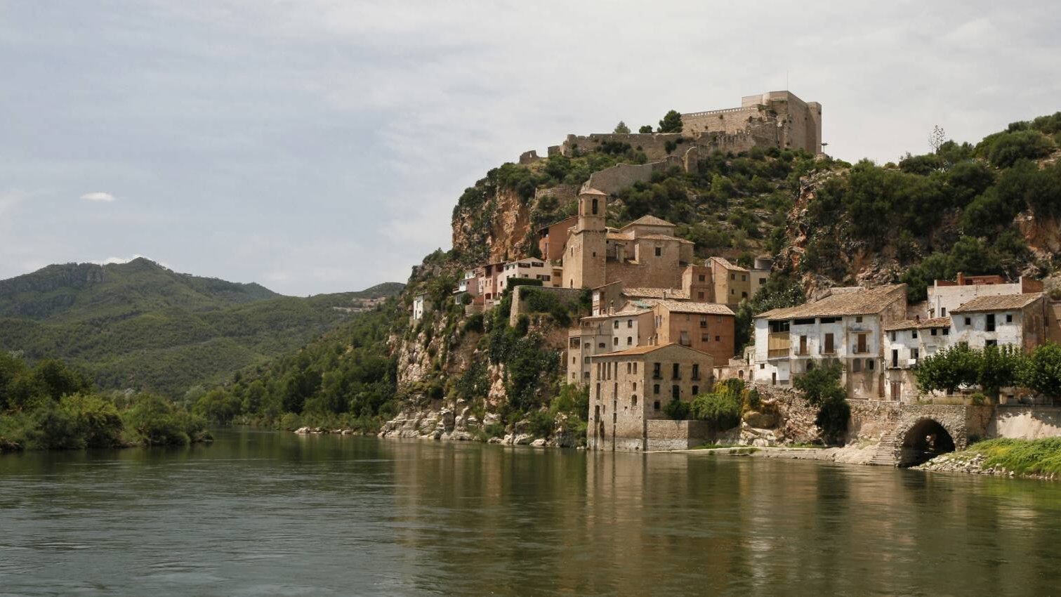 En la provincia de Tarragona, se alza el municipio de Miravet, a 125 metros de altitud del Ebro. (Generalitat de Catalunya)