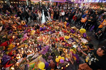 Homenaje en Staples Center.
(REUTERS)
