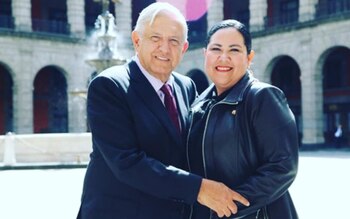 La senadora, junto al presidente