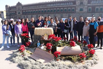 Nacimiento frente a Palacio Nacional Diputada PAN América Rangel
