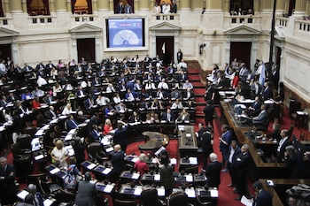 Diputados durante la sesión extraordinaria