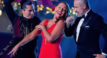 Amparo Grisales en medio de sus presentación en vivo en el programa Yo me llamo