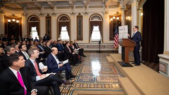 El secretario del Tesoro, Steven