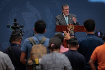 El ranking asignó a Bernardo Arévalo 28,2% de imagen positiva y 67,3% de percepción negativa en Guatemala.